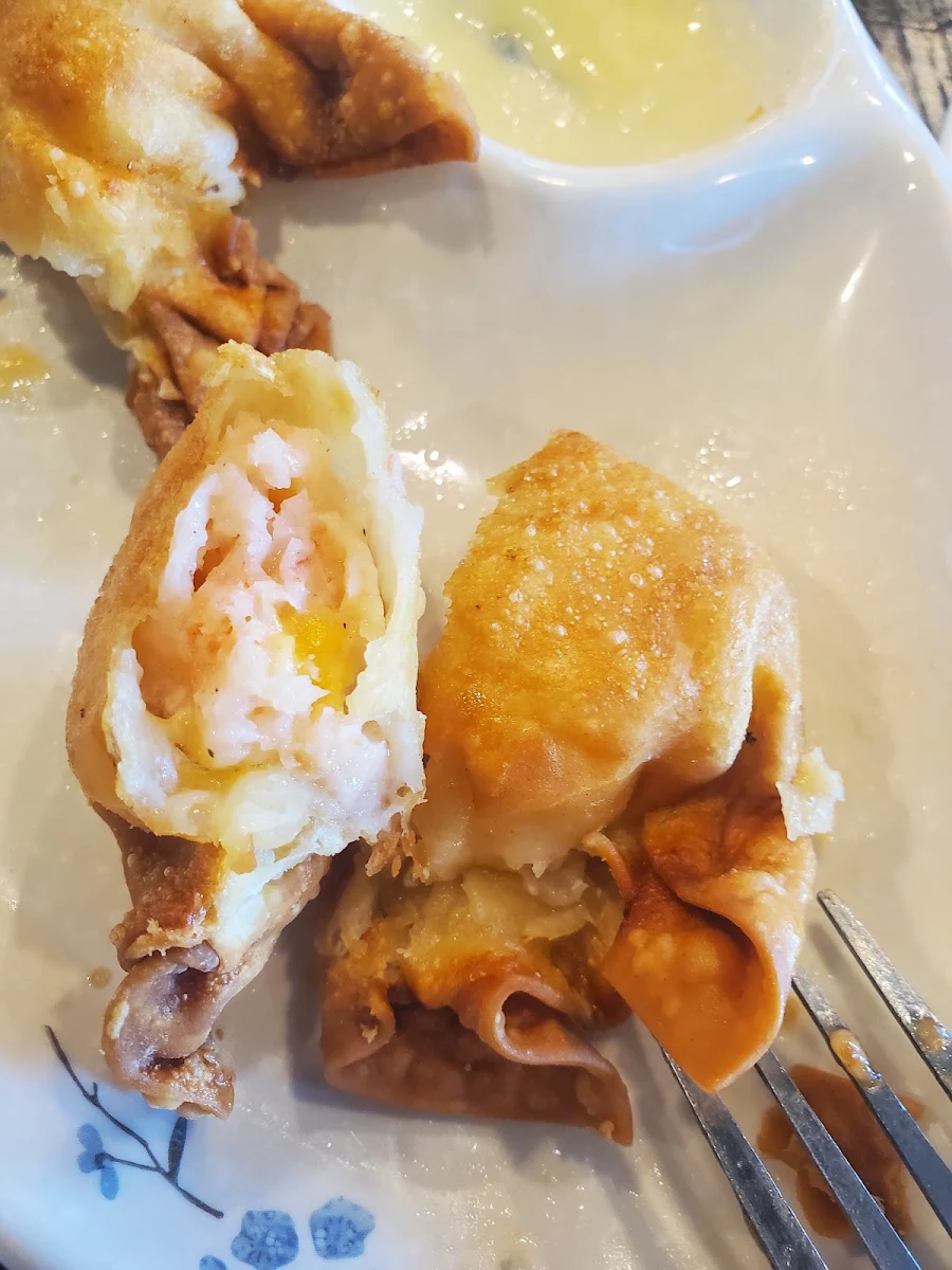 Deep-Fried Shrimp Dumplings with Mayo Sauce 龍蝦角